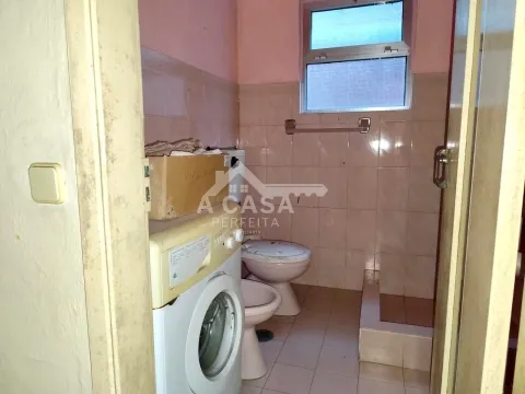 Moradia isolada  térrea T2 com anexos e pátio em Maceda