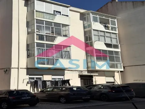 T2 Alto Seixalinho - Barreiro -  1º andar, Wc renovado, Marquise