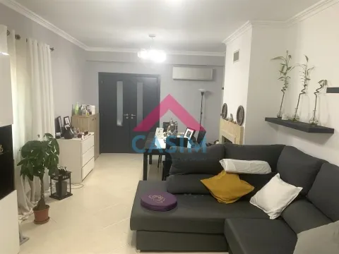 Moradia T2+1 Triplex com 2 Suites e Sótão aproveitado – Redondos, Fernão Ferro