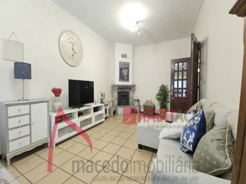 Apartamento T3 com 3 frentes, varandas e garagem fechada – Amares