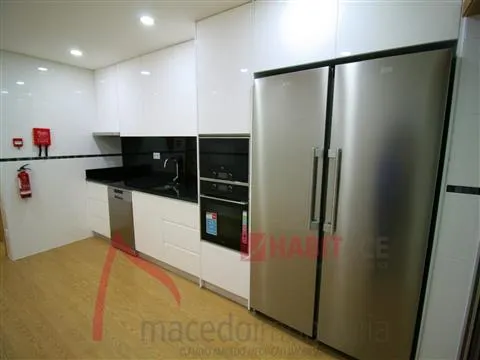 Apartamento T3 remodelado para venda em S. José de S. Lazaro, Braga.
