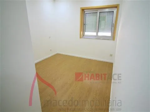 Apartamento T3 remodelado para venda em S. José de S. Lazaro, Braga.
