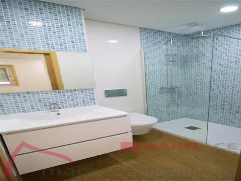 Apartamento T3 remodelado para venda em S. José de S. Lazaro, Braga.