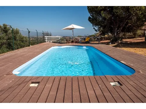 Moradia isolada com piscina e garagem para venda em Altura