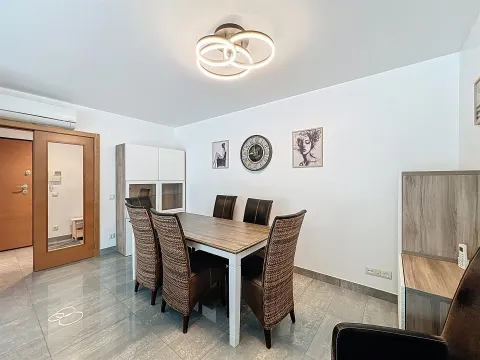 3-Bedroom Apartment with Parking