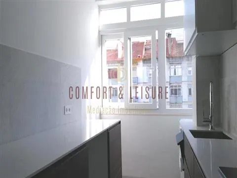 Apartamento T2 integralmente remodelado pronto a habitar