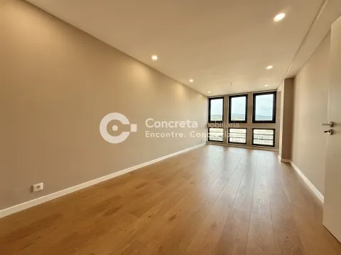 Apartamento T2 remodelado com garagem em Arcozelo, Barcelos