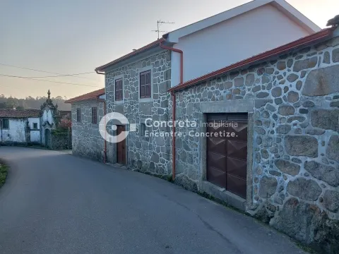 4-bedroom farmhouse in Remelhe, Barcelos