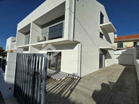 Moradia T3 Triplex - Quinta do Conde