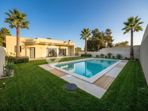 Moradia de Luxo T4 com piscina - Azeitão