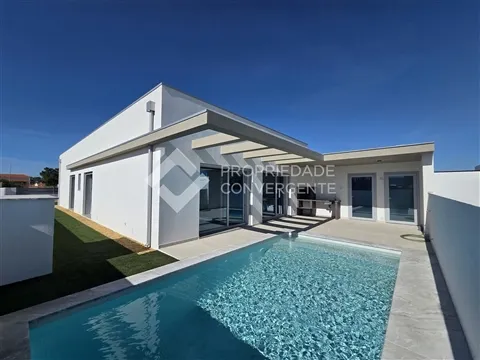 Moradia Térrea Isolada T4 com piscina - Azeitão