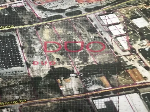 Terreno com 13 640 m2  à venda no Montijo em Área Industrial Existente