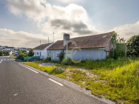 Moradia / Santa Eufémia / 10 minutos centro de Leiria / Investimento / Habitação