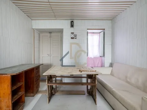 Moradia / Santa Eufémia / 10 minutos centro de Leiria / Investimento / Habitação