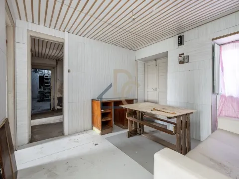 Moradia / Santa Eufémia / 10 minutos centro de Leiria / Investimento / Habitação