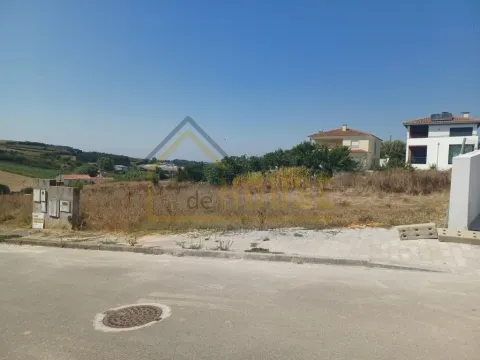 Lote terreno com 258m2 na Marteleira