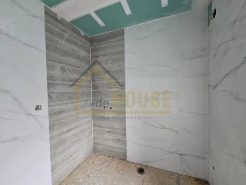 Moradia T3, com espaço exterior 