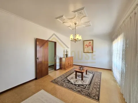 Moradia T3 com espaço exterior