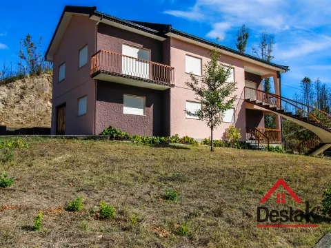 Moradia V5, situada na tranquila aldeia de Amoreira, em Sul