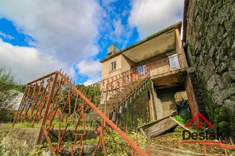 Moradia para reabilitar em Caparrosa, Tondela