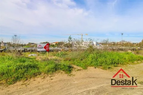 Terreno de construção com 630m², situado na Lajeosa do Daõ, Tondela.