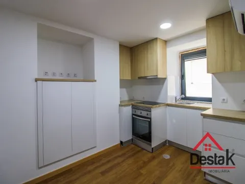 Prédio com andares independentes - Termas de São Pedro do Sul