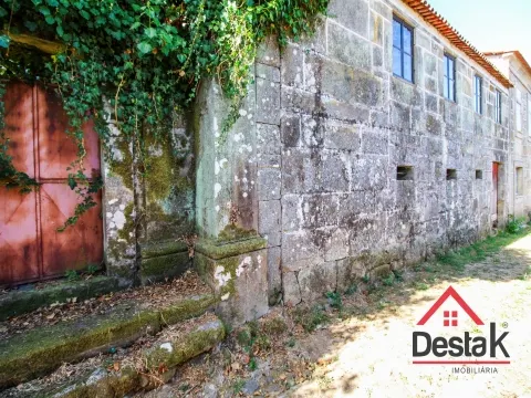 Moradia isolada em pedra para venda em Serrazes, São Pedro do Sul