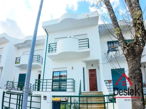 Maison dans village 4 Chambre(s)