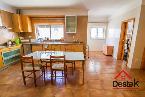 Moradia V4 para venda em Viseu