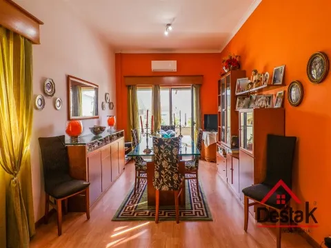 Apartamento T4 remodelado em Viseu