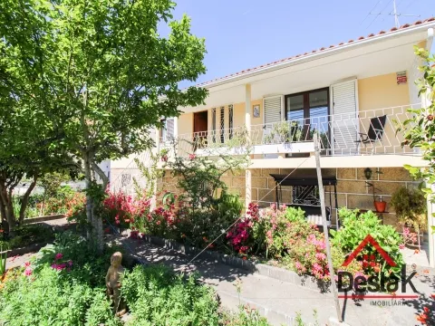 Moradia Isolada V4 para venda no Centro de São Pedro do Sul