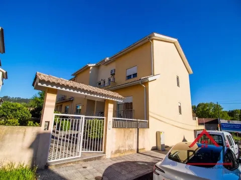  Magnífica Moradia em Banda T5, em São Pedro do Sul