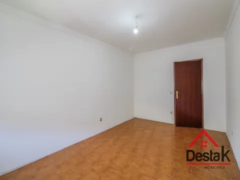 Apartamento T3, para venda no centro de São Pedro do Sul