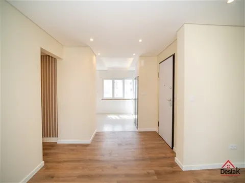 Apartamento T3 Totalmente Renovado em Mira Sintra