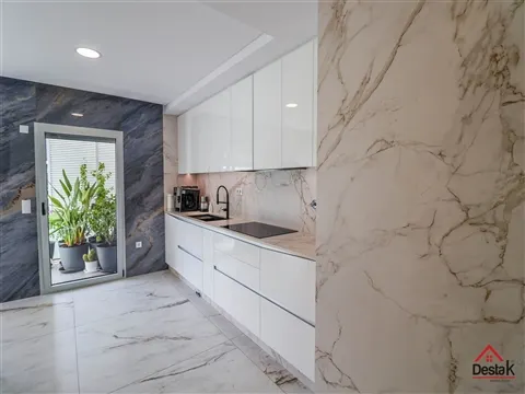 Apartamento T5 DUPLEX na Colina Verde