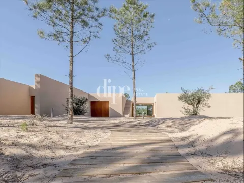 Luxuosa Moradia T4 inserido no empreendimento Melides Villas