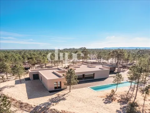 Luxuosa Moradia T4 inserida no empreendimento Melides Villas