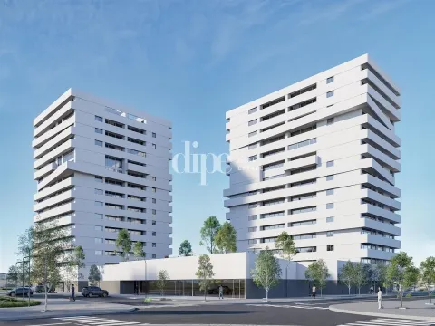 Apartamento T4 inserido no Condomínio Privado ´Strata´.