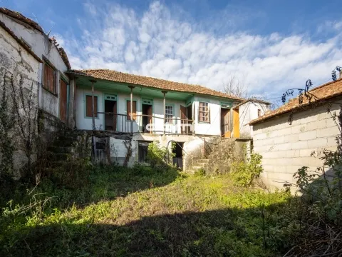 🏡 Moradia em Pedra com Potencial de Remodelação