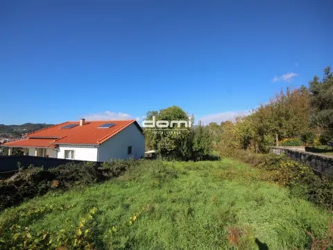 Terreno com viabilidade de construção em São Pedro do Sul