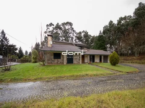  Moradia Isolada V4 em Paços de Vilharigues – Vouzela