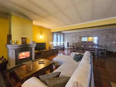  Moradia Isolada V4 em Paços de Vilharigues – Vouzela