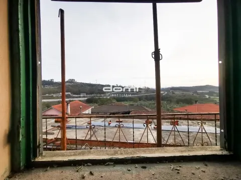 &#127969; Moradia em fase de remodelação em Castro Daire