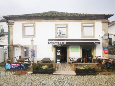 &#127969; Edifício de Estilo Rústico com Habitação e Espaço Comercial – Fataúnços (Vouzela) &#10024;