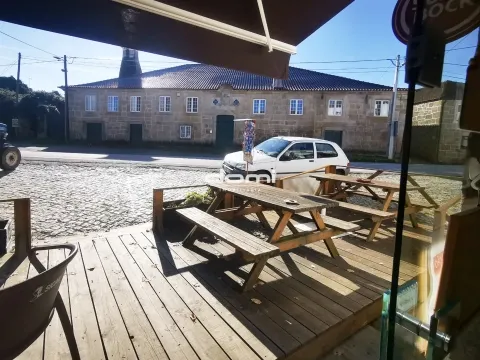 &#127969; Edifício de Estilo Rústico com Habitação e Espaço Comercial – Fataúnços (Vouzela) &#10024;