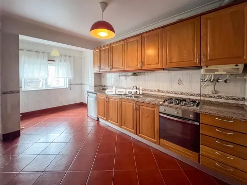 Apartamento T3 com Terraço localizado no centro da Cidade de São Pedro do Sul