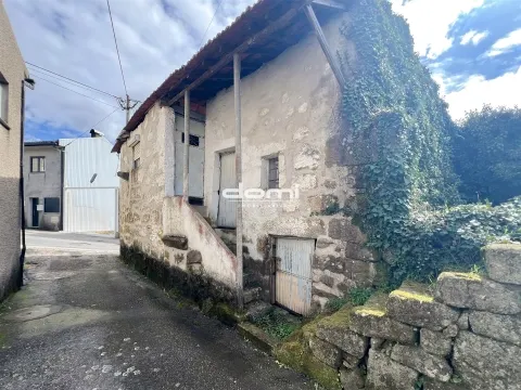 🏡🌿Moradia em Pedra com Potencial em Galifonge 