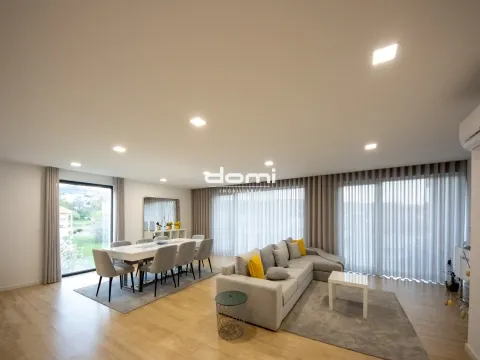 ✨ Magnífico Apartamento T4 no Centro de São Pedro do Sul — Conforto, Luxo e Vistas Deslumbrantes ✨