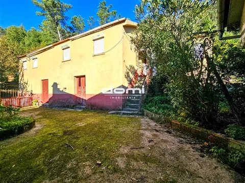Moradia V4, localizada em Valadares a poucos minutos do centro da Vila de Oliveira de Frades