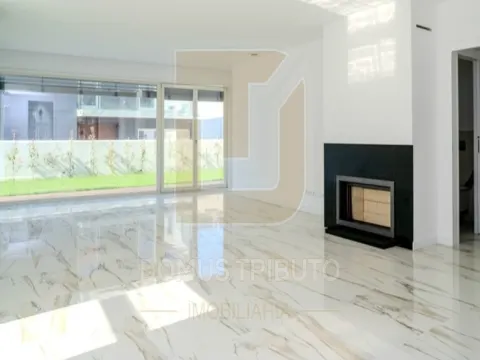 Moradia V3 Nova em Condomínio Fechado, Pronta a Escriturar, Perto da Praia em Leça da Palmeira